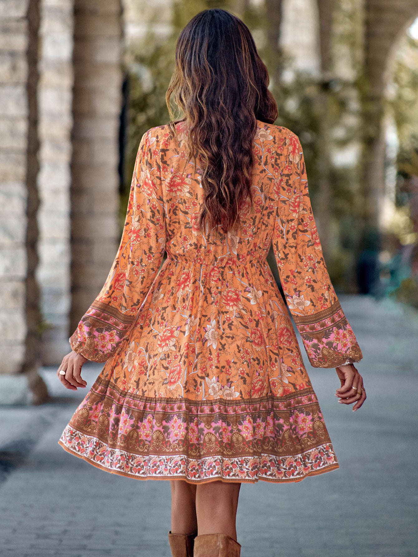 Robe Mi-Longue à Manches Longues et Taille Ajustée